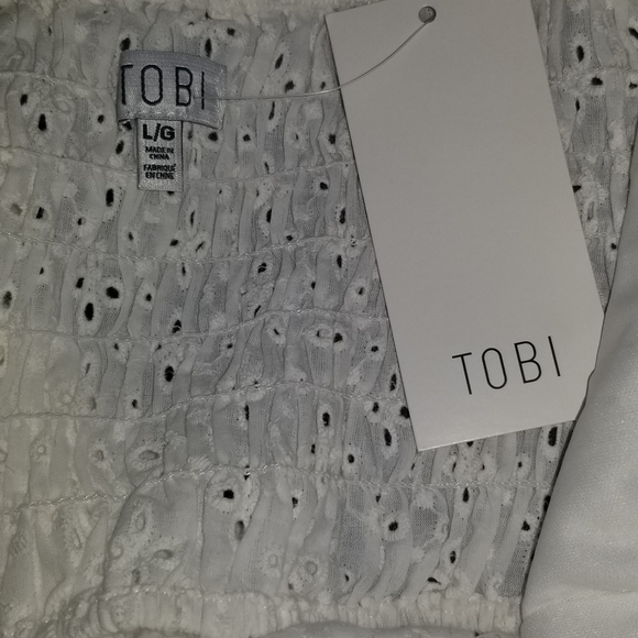 Tobi Eyelet Go Crop Top - Picture 3 of 5